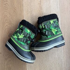 Sorel waterproof  Green and Black Snow Boots